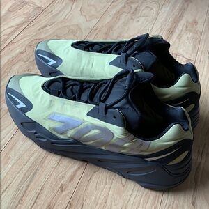 Adidas YEEZY  Boost 700 MNVN Resin men shoes